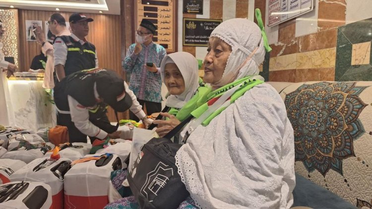 Jamaah Haji Indonesia Kloter Pertama Asal DKI Jakarta  Tiba di Makkah
