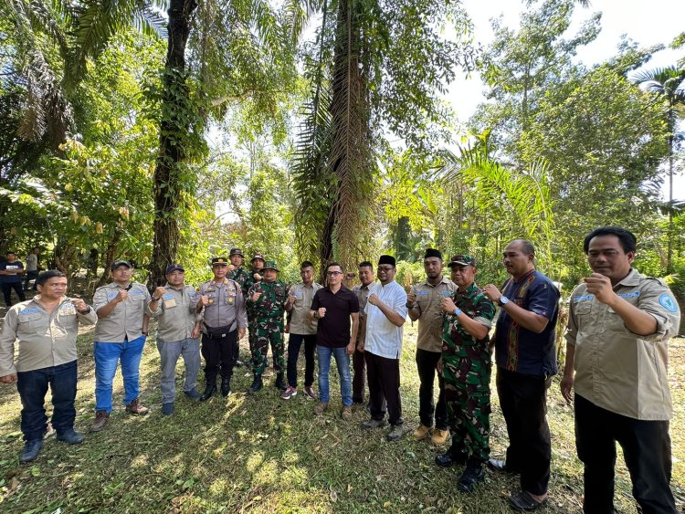 Upaya Pelestarian Lingkungan, Kapolresta Deli Serdang Bagikan Bibit Pohon Pisang di Kecamatan Galang