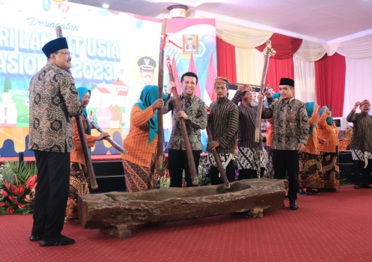 Wakil Gubernur Hadiri Peringatan Hari Lansia Nasional Tingkat Jawa Timur di Kota Pasuruan
