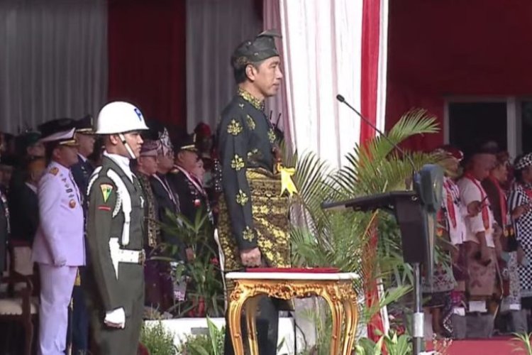 Jokowi Pimpin Upacara Hari Kelahiran Pancasila Menggunakan Pakaian Adat Kesultanan Deli