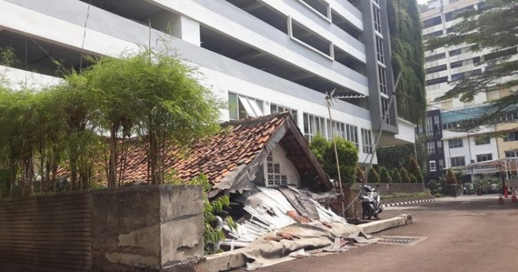 Pemprov Buka Suara soal Ada Rumah Tua Reyot Dijepit Apartemen Mewah di Jakarta