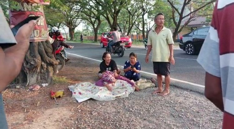 Bantu Mobil Pikap Nyebrang, Warga Ngawi Tewas Ditabrak Truk Tebu