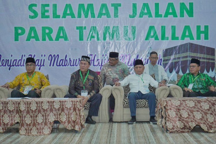 Bupati Lepas Keberangkatan Jamaah Calon Haji Di Asrama Haji Medan