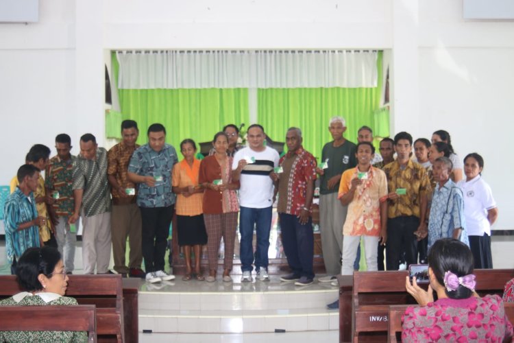 Anggota DPRD NTT, Jan . Windy, Sediakan Perlindungan BPJS bagi 32 Koster GMIT Klasis Kupang Barat