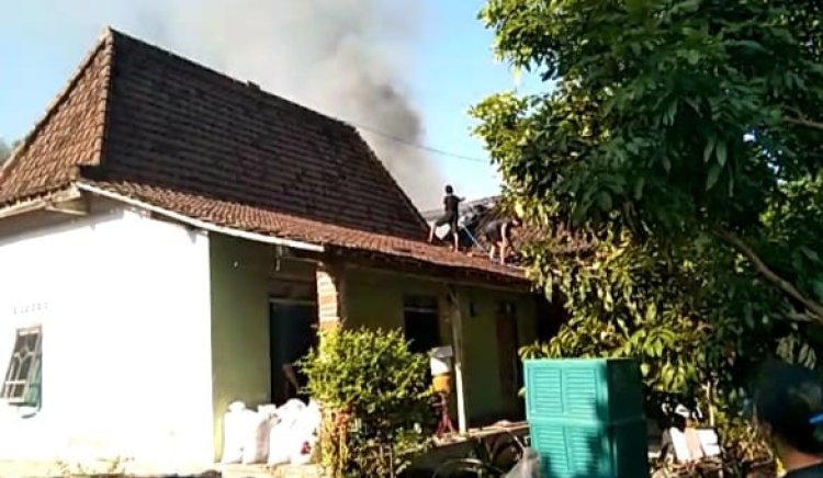 Detik Detik Rumah Tukang Jahit di Takeran Magetan Terbakar