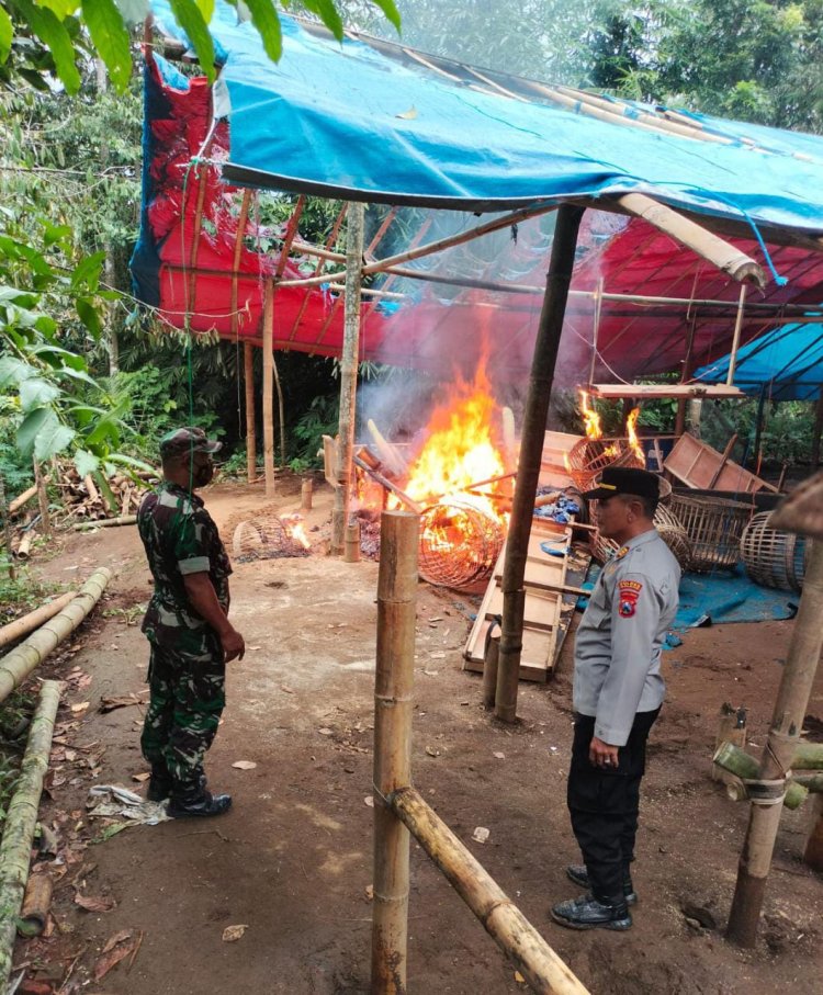 Polisi Bubarkan Arena Sabung Ayam di Malang, Puluhan Pejudi Kocar Kacir