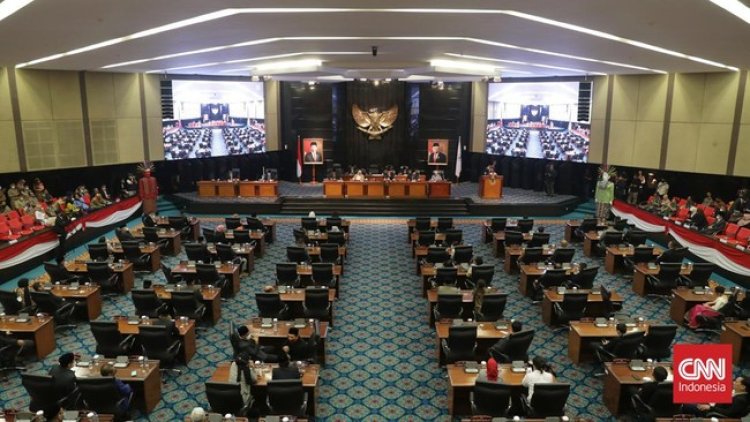 Cinta Mega, DPRD DKI Fraksi PDIP Viral Kedapatan Main Game di Ruang Sidang