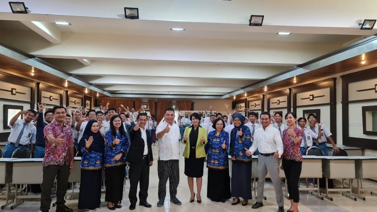 Berbagi tak harus dengan Uang,  CSR Archipelago Expert Talks favehotel Malang with SMKN 3 Malang