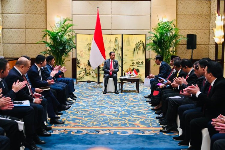 Pengusaha Tiongkok Diajak Jokowi untuk Investasi Kendaraan Listrik di Indonesia