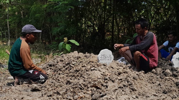 Mayat Perempuan di Kebun Jagung Ngawi Dimakamkan Dengan Tanda Nisan Mrs X