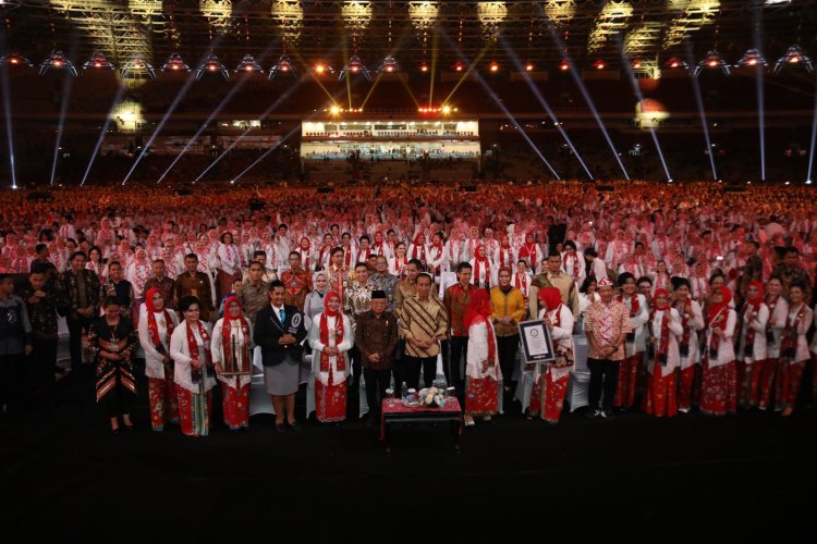 OASE Kabinet Indonesia Maju Pecahkan Rekor Dunia Bermain Angklung