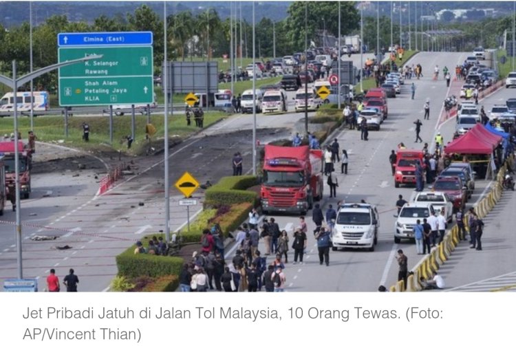Pesawat di Malaysia Jatuh di Jalan Tol, 10 Orang Tewas