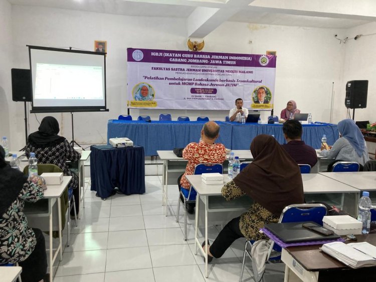 Pelatihan Pembelajaran Landeskunde berbasis Transkultural bagi Guru Bahasa Jerman di Jawa Timur