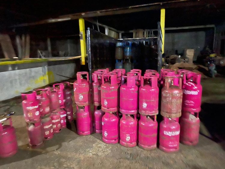 Polda Sumut Gerebek Pangkalan LPG Oplos Gas Bersubsidi di Labura, 2 Orang Tersangka