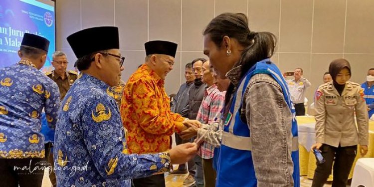 Wali Kota Sutiaji Buka Kegiatan Pembinaan Juru Parkir Kota Malang di Hotel Atria