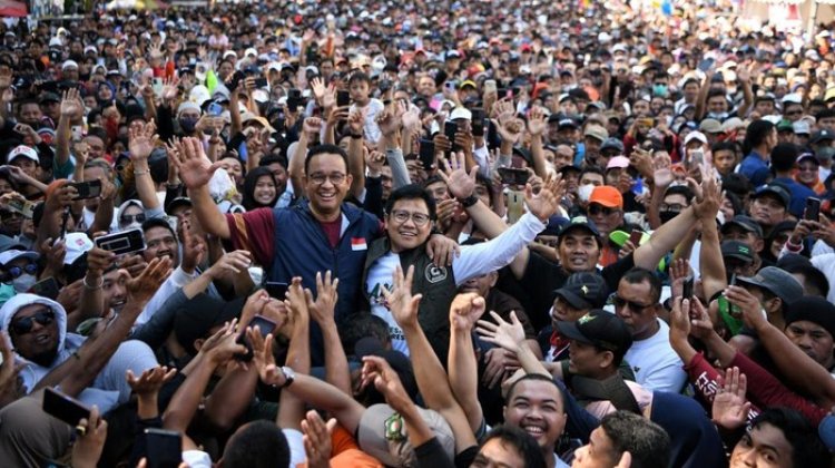 Anies-Cak Imin di Makassar Dikerubungi Ribuan Massa