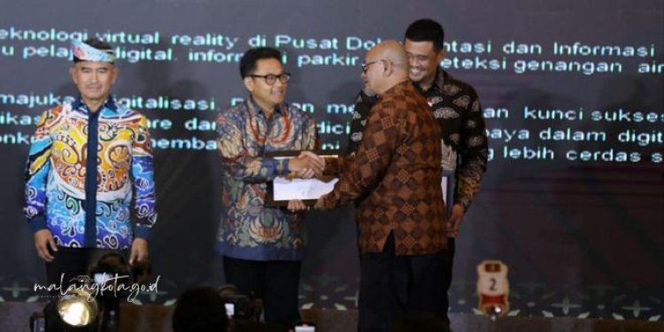 Wali Kota Malang Sutiaji Menerima Penghargaan Apresiasi Tokoh Indonesia 2023