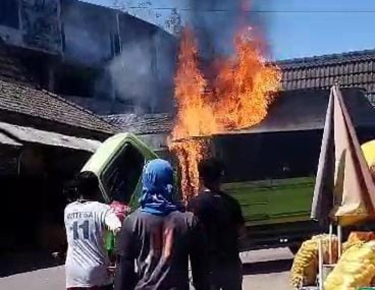Truk Sayur Asal Bojonegoro Terbakar di Pasar Agrobis Plaosan Magetan
