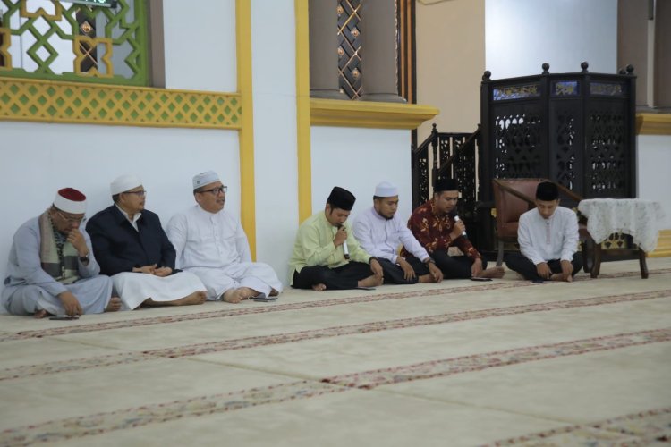 Bupati Asahan Ikuti Pengajian Subuh Masjid Agung H. Achmad Bakrie Kisaran