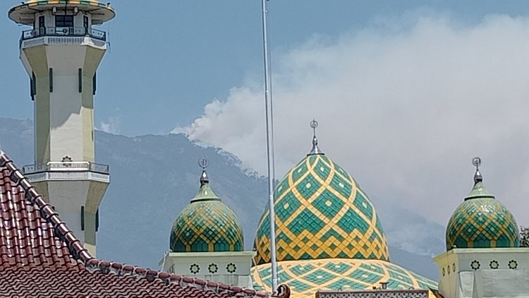 Gunung Lawu Terbakar Hebat, Terlihat Hingga Alun Alun Kabupaten Magetan