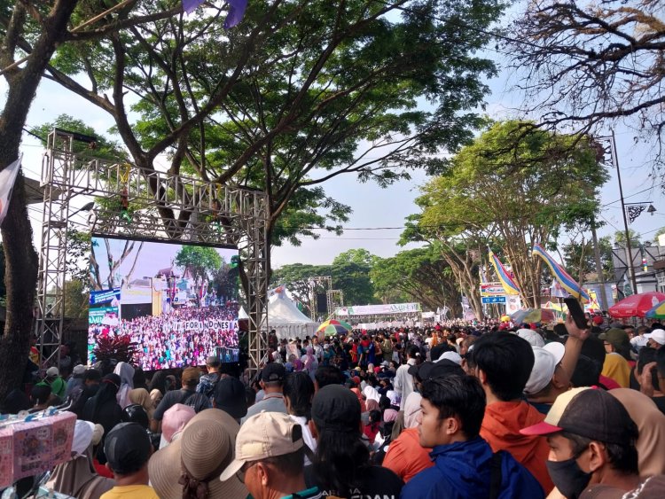 500  Ribu Pendukung Pasangan Capres AMIN Tumplek Blek di Jalan Ijen Kota Malang