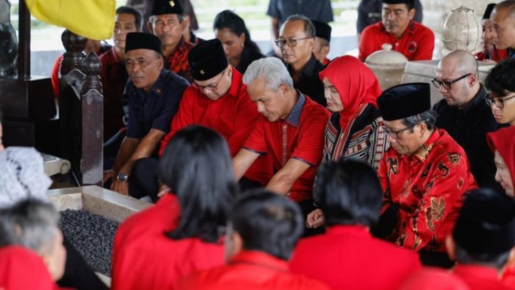 Pasangan Capres-Cawapres PDIP Ziarah ke Makam Bung Karno