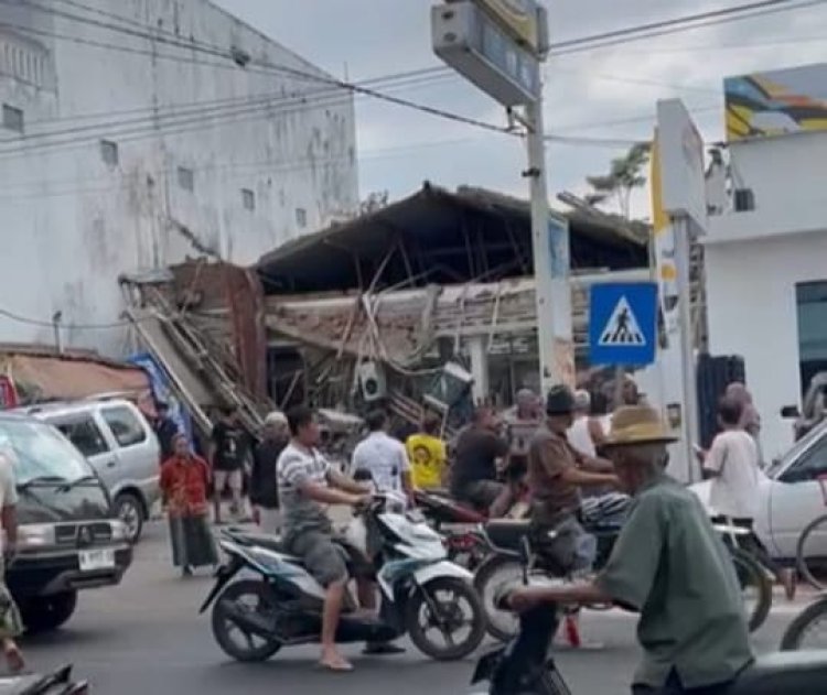 Dinding Indomaret Ambruk, Dua Teknisi AC di Malang Terluka, Satu Alami Patah Tulang