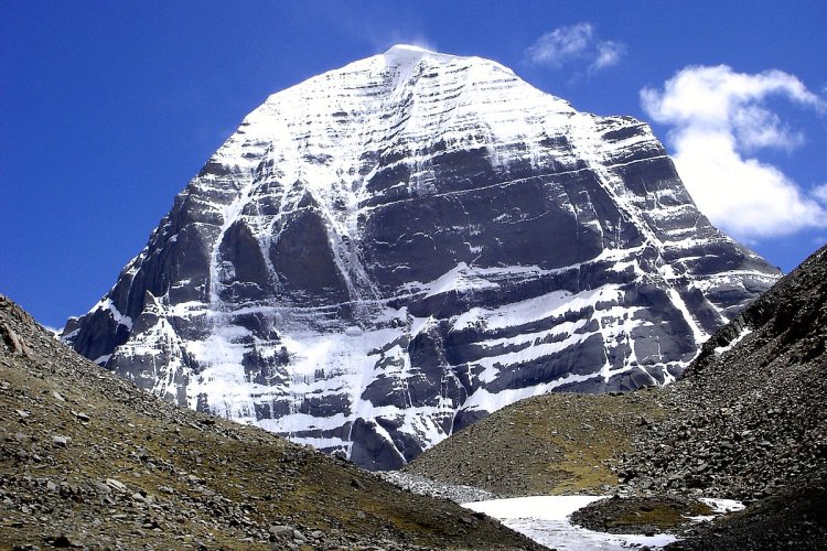 Pesona Gunung Kailash, Puncaknya Dipercaya Pertemuan Bumi dan Surga