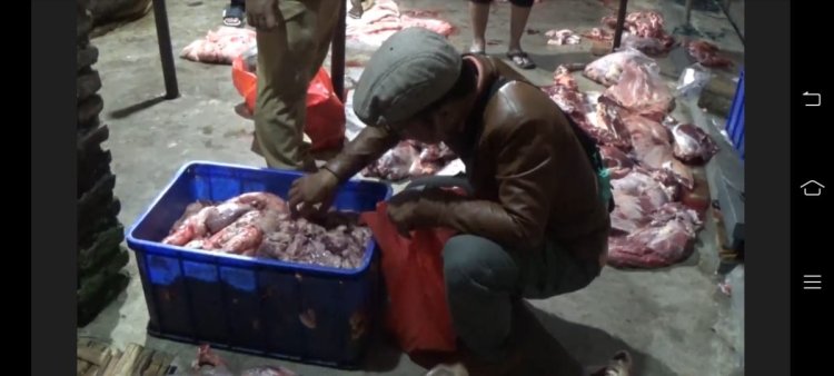 Polisi Tangkap Penjual Daging Sapi Gelonggongan di Magetan