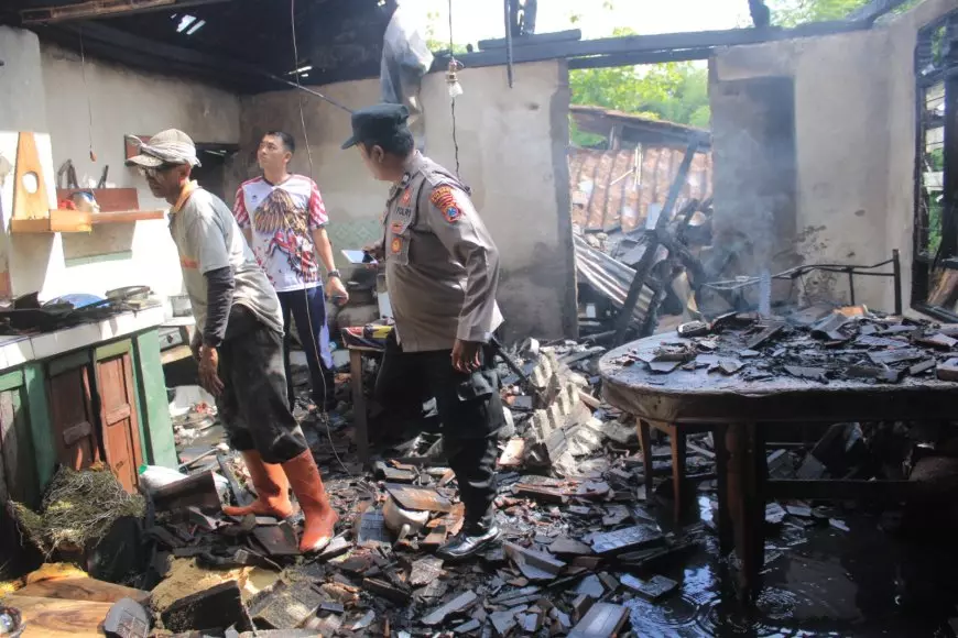 Ditinggal ke Sawah, Dapur Rumah Warga Magetan Ludes Terbakar