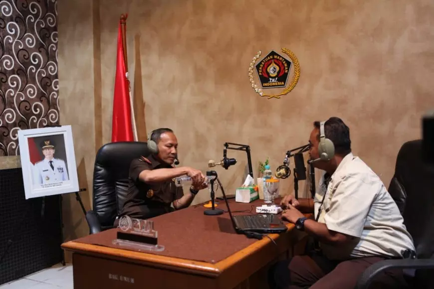 Podcast di PWI Jakarta Barat, Kejari Sebut Pers Mitra Strategis dalam Penegakan Hukum