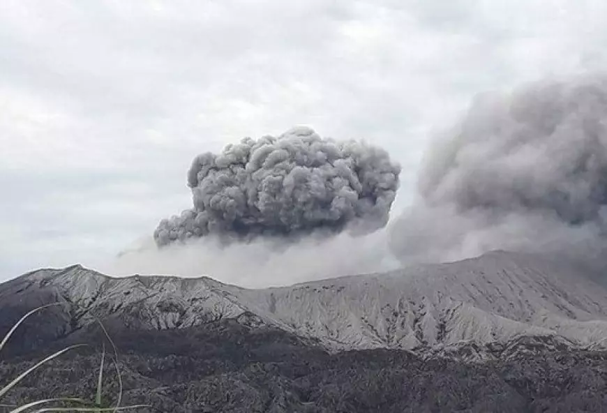 Waduh! Gunung Dukono di Malut Meletus, Warga Dilarang Beraktifitas di Radius 3 Km