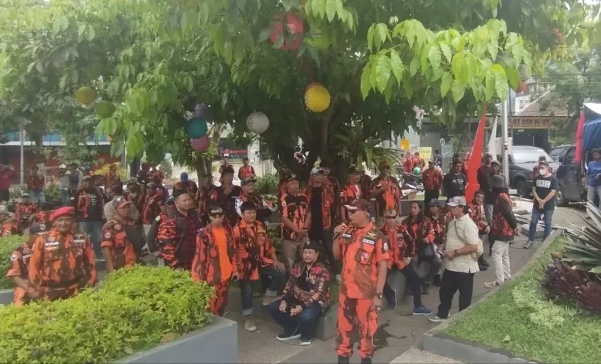 Meradang Dituduh Kuasai Parkir Pasar, Pemuda Pancasila Gelar Unjuk Rasa di Balai Kota Among Tani