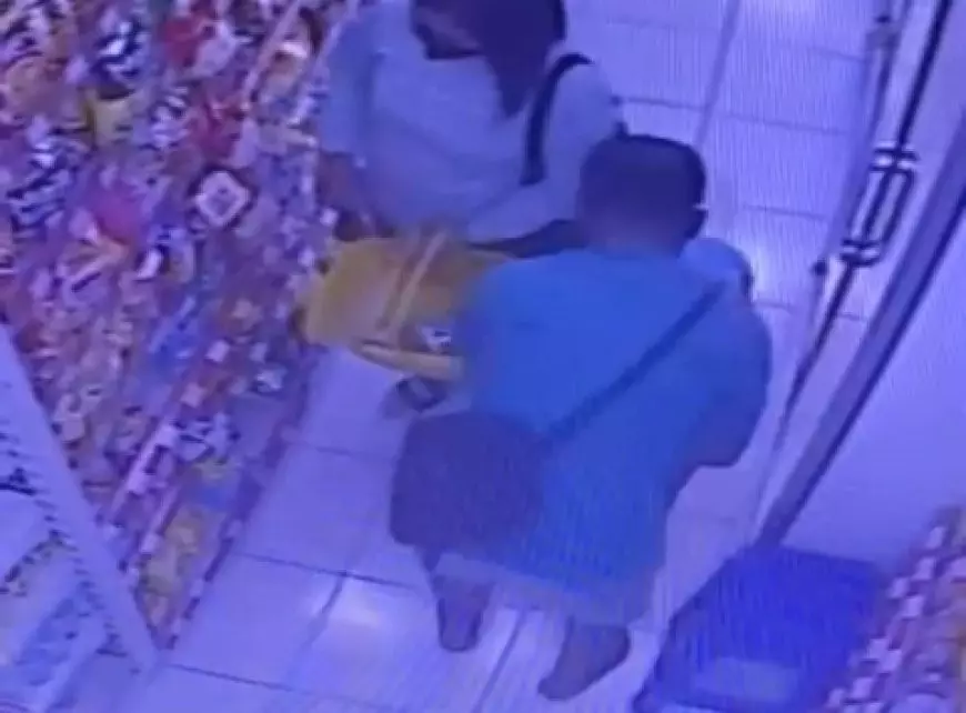 Pasutri di Madiun Kompak Terekam CCTV Tengah Mencuri Berbagai Barang di Minimarket