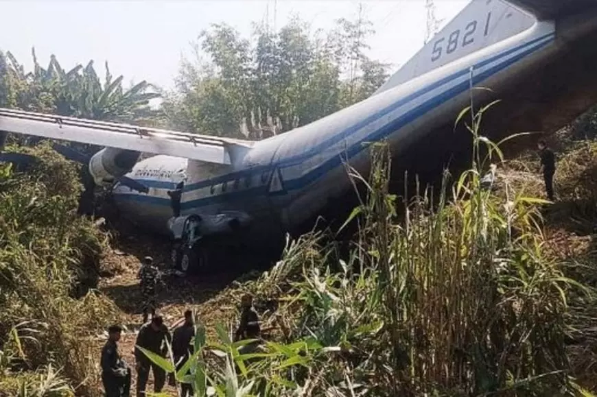Pesawat Junta Myanmar yang Kabur Tergelincir di India