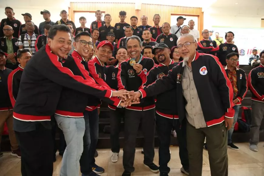 HPN 2024, SIWO DKI Jakarta Terima Medali Emas Juara Sepakbola Porwanas di Malang