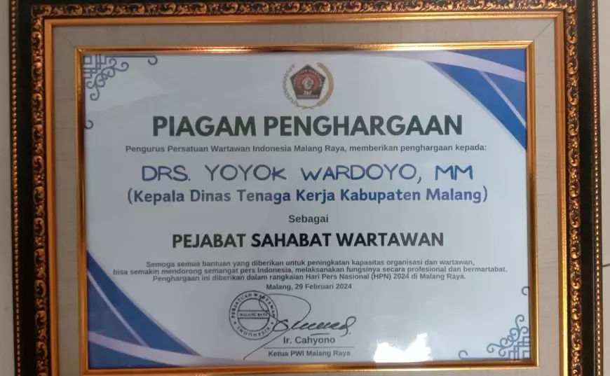Kadisnaker Kabupaten Malang Terima Penghargaan Pejabat Sahabat Wartawan dari PWI