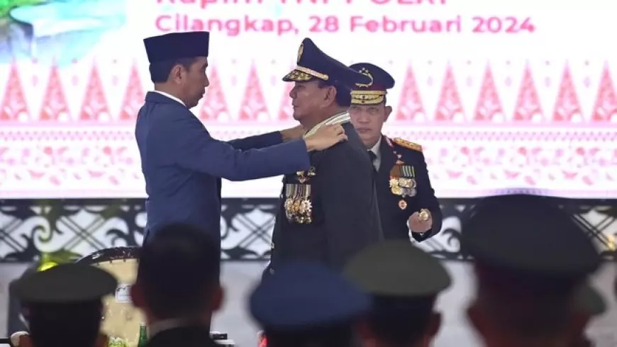 Riuh Penolakan Pemberian Pangkat Jenderal Kehormatan ke Prabowo