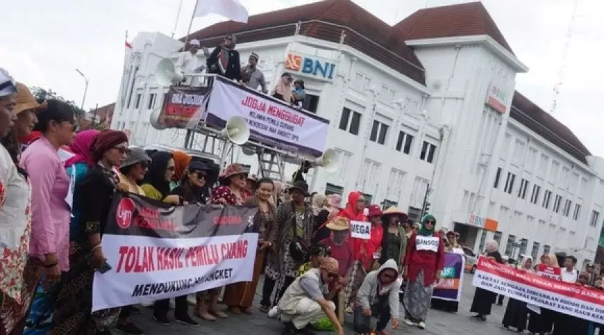 Dari Nol Kilpometer Yogyakarta Pendukung Anies-Ganjar Demo Tolak Pemilu Curang