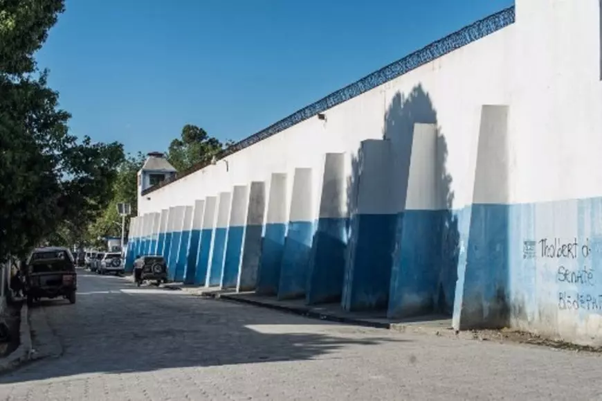  Ratusan Narapidana Kabur setelah Geng Bersenjata Serbu Penjara Utama Haiti