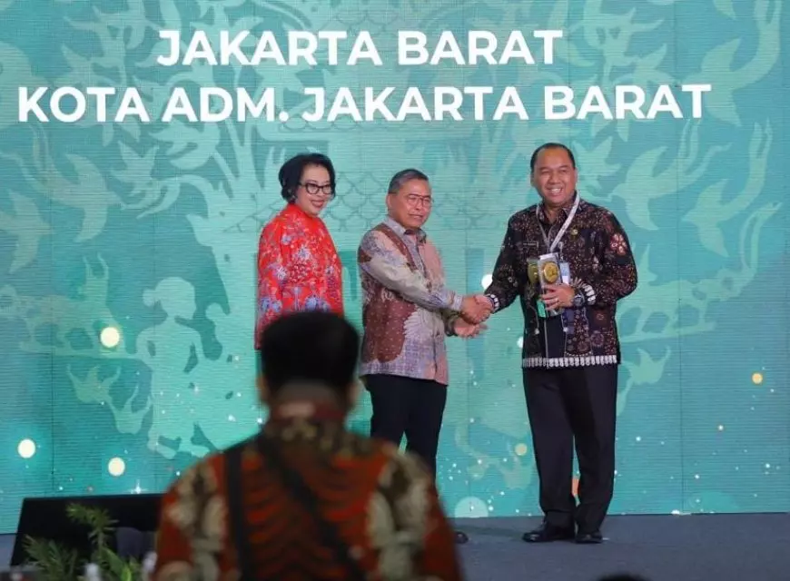 Jakarta Barat Raih Piala Adipura 2023 Kategori Kota Metropolitan