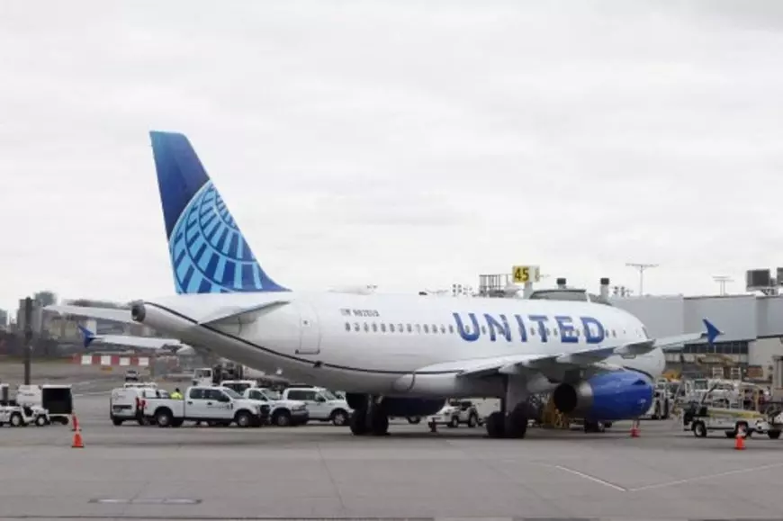 Pesawat Boeing 737 Kehilangan Panel Eksternal di Tengah Penerbangan