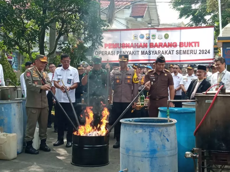 1.713 Botol Miras Hasil Operasi Pekat Semeru Dimusnahkan Polres Malang, Juga Gerebek 2 Home Industri Miras
