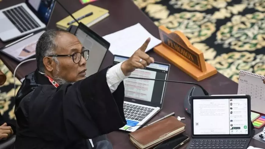 Ketua MK Suhartoyo Marahi BW dan Fachri Adu Mulut di Sidang: ‘Keluar Saja’