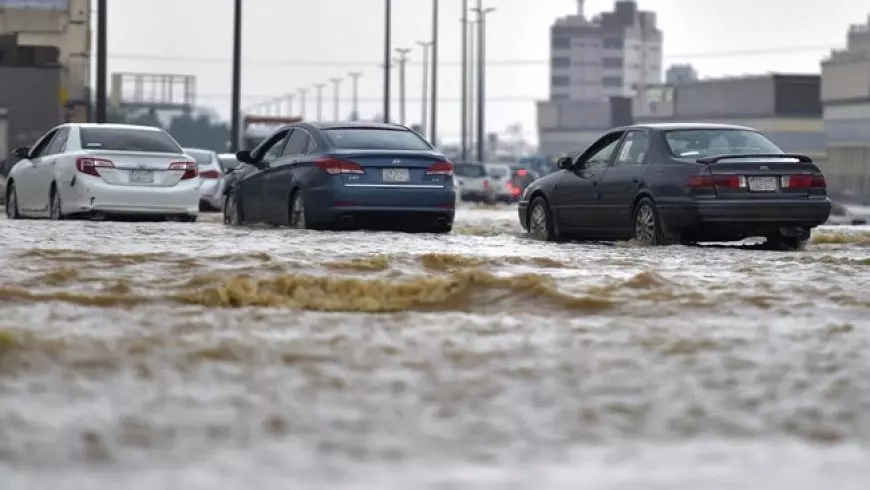 Madinah Diterjang Banjir Bandang Seusai Hujan Lebat Guyur Saudi