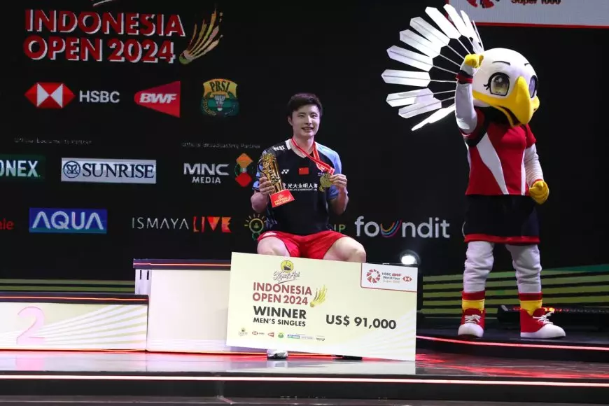 Raih Gelar Juara Indonesia Open 2024, Tunggal Putra  China Shi Yu Qi Berpeluang Geser Viktor Axelsen Jadi  Juara Dunia 