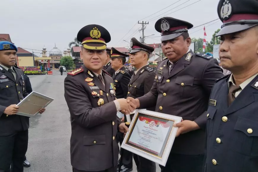 Polresta Deli Serdang Beri Reward Personil Berprestasi Di Hari ...